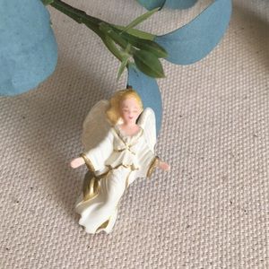NIB VINTAGE 2000 Welcoming Angel Miniature Hallmark Keepsake Ornament
